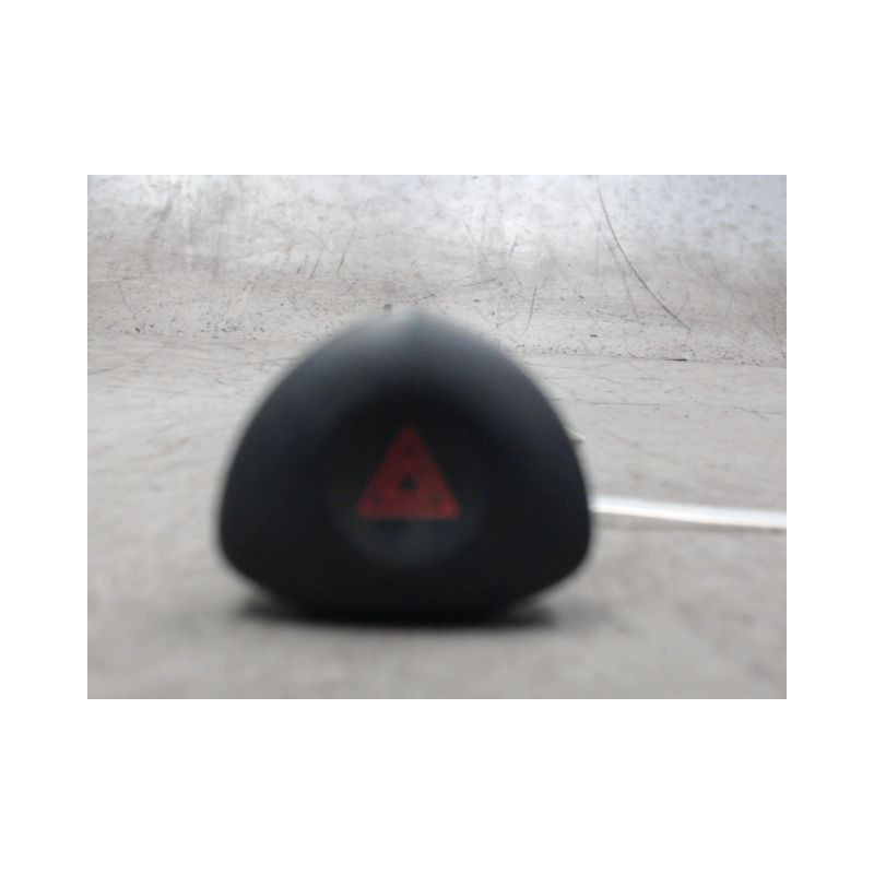 BOUTON DE WARNING RENAULT CLIO II CAMPUS 06-