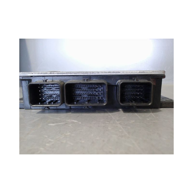 CALCULATEUR MOTEUR DACIA LOGAN MCV 2007-