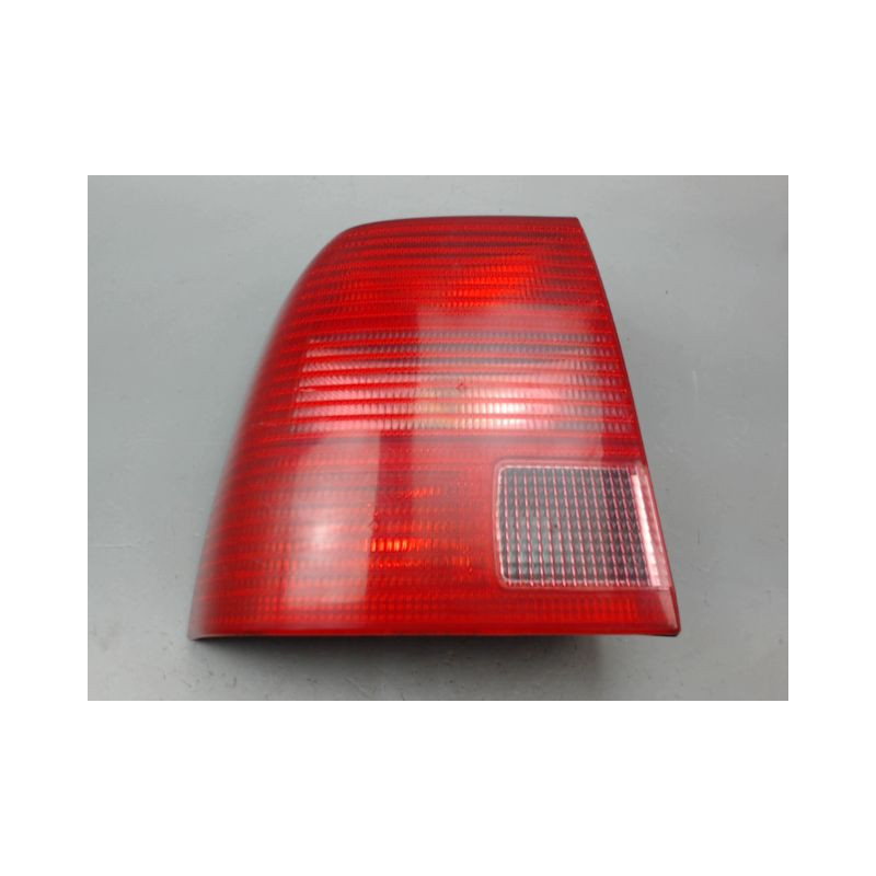 FEU ARRIERE GAUCHE  VOLKSWAGEN PASSAT BERL. IV Phase 1 (3B) 1996-2000