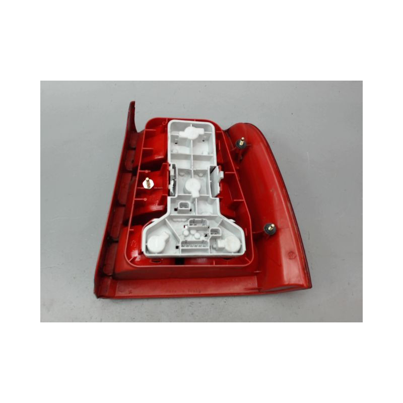 FEU ARRIERE GAUCHE  VOLKSWAGEN PASSAT BERL. IV Phase 1 (3B) 1996-2000