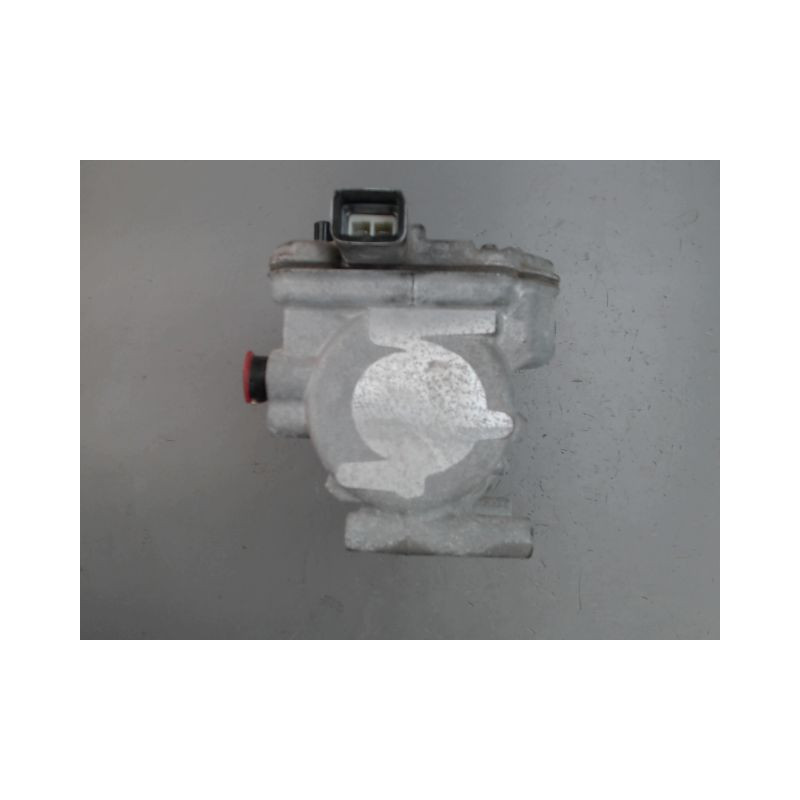 COMPRESSEUR AIR CONDITIONNE TOYOTA YARIS