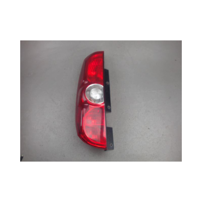 FEU ARRIERE GAUCHE  FIAT DOBLO