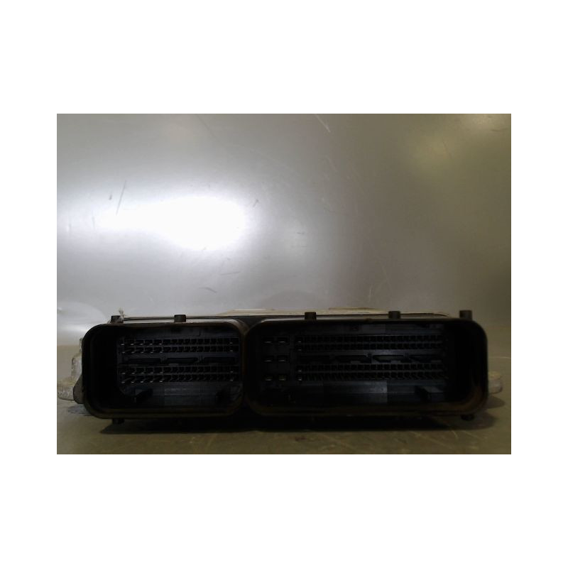 CALCULATEUR MOTEUR VOLKSWAGEN TOURAN