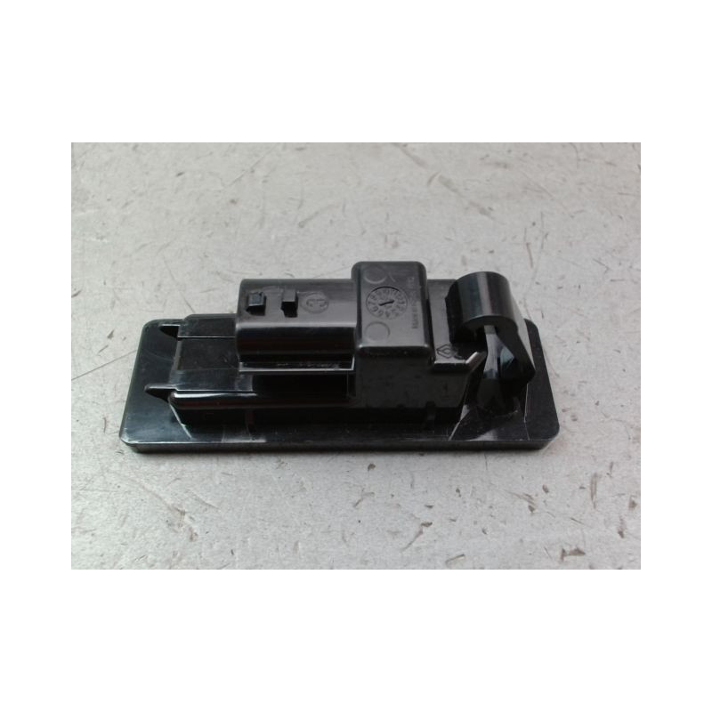 ECLAIREUR PLAQUE DE POLICE GAUCHE RENAULT CAPTUR Phase 1 2013-...