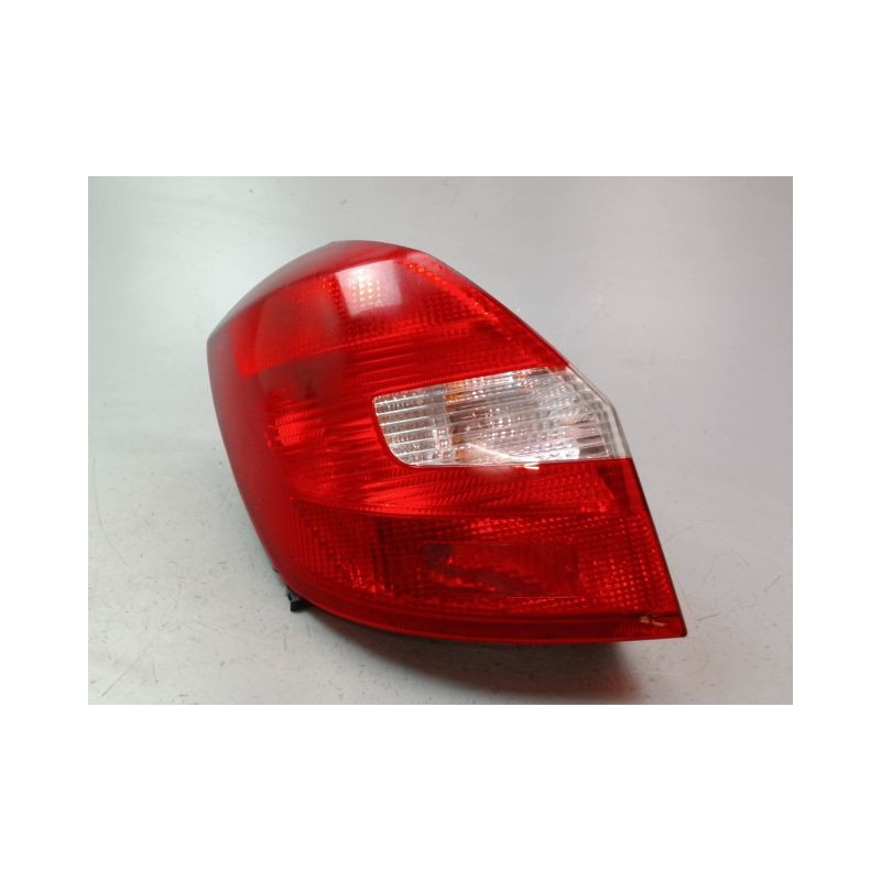 FEU ARRIERE GAUCHE  SKODA FABIA 2007-