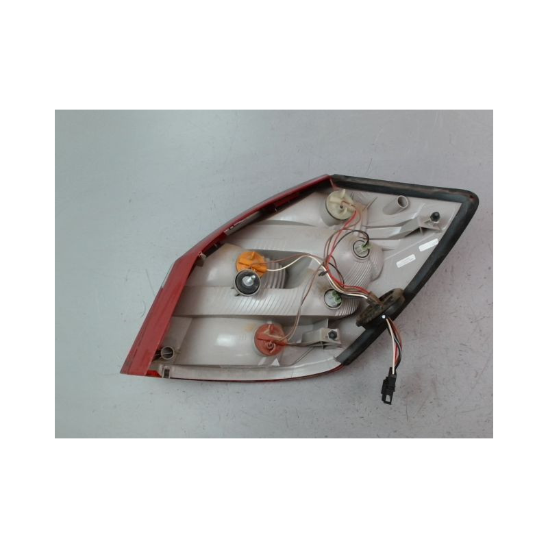 FEU ARRIERE GAUCHE  SKODA FABIA 2007-