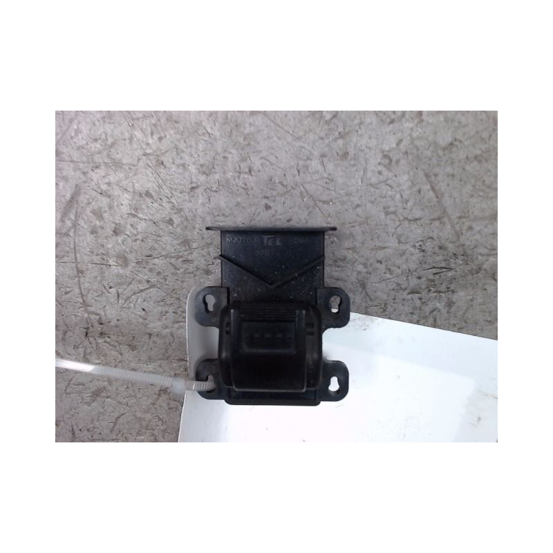 COMMANDE LEVE-GLACE PORTE AVD HONDA JAZZ
