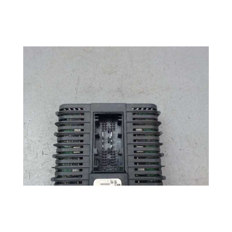 INTERIEUR COMMANDE PHARES M.G. ZT BERL. Phase 1 1999-2004
