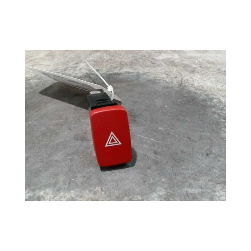 BOUTON DE WARNING HYUNDAI TUCSON -04