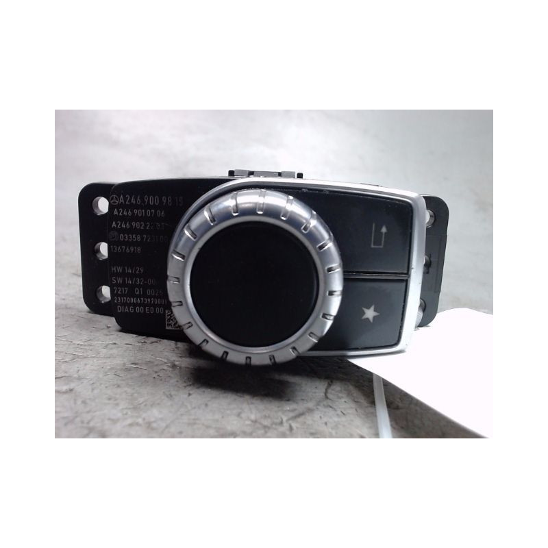 COMMANDE GPS MERCEDES GLA