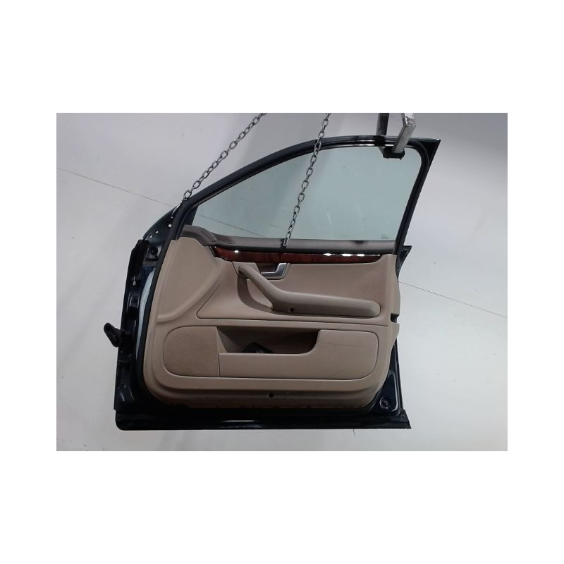 PORTE AVANT DROIT AUDI A4 AVANT 01-04