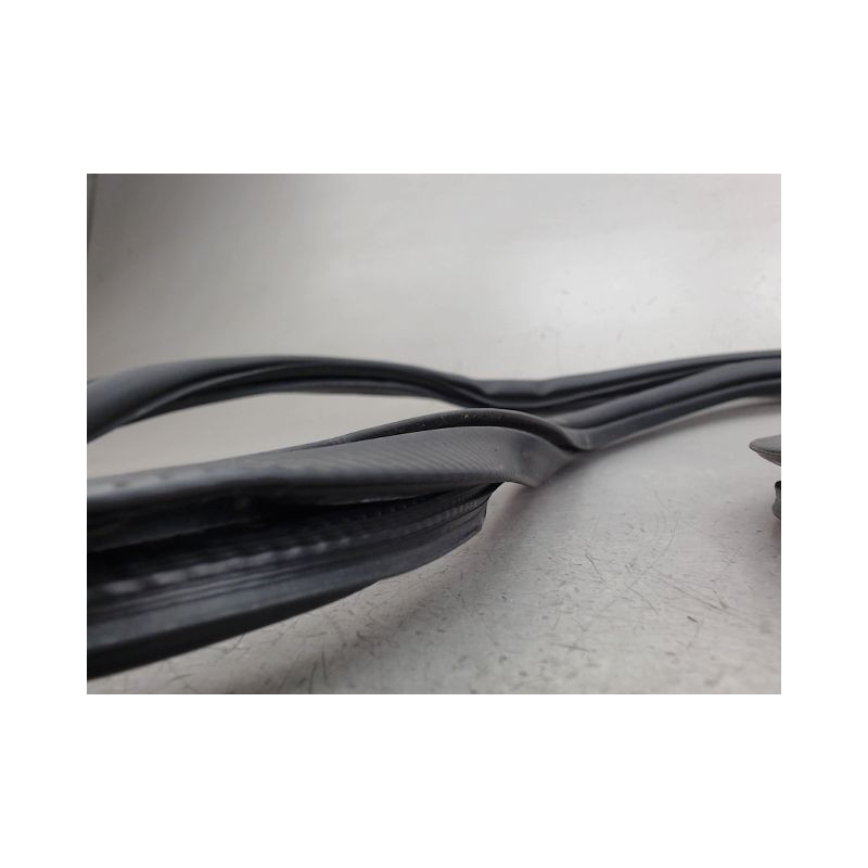 JOINT PORTE AVANT DROIT VOLKSWAGEN POLO