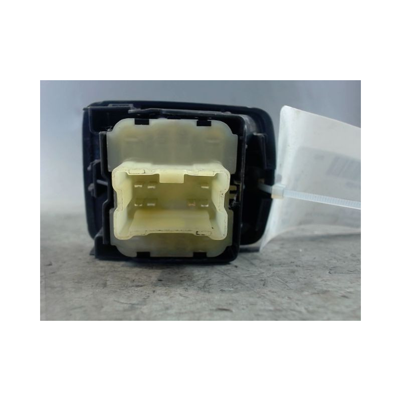 COMMANDE LEVE-GLACE PORTE AVG DACIA DOKKER