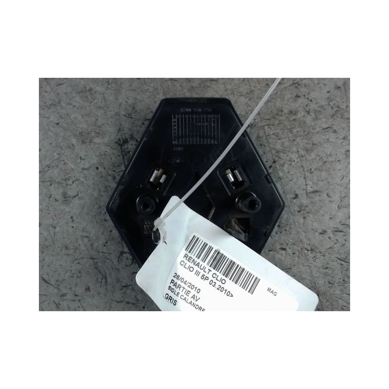 SIGLE CALANDRE RENAULT CLIO III 2010-