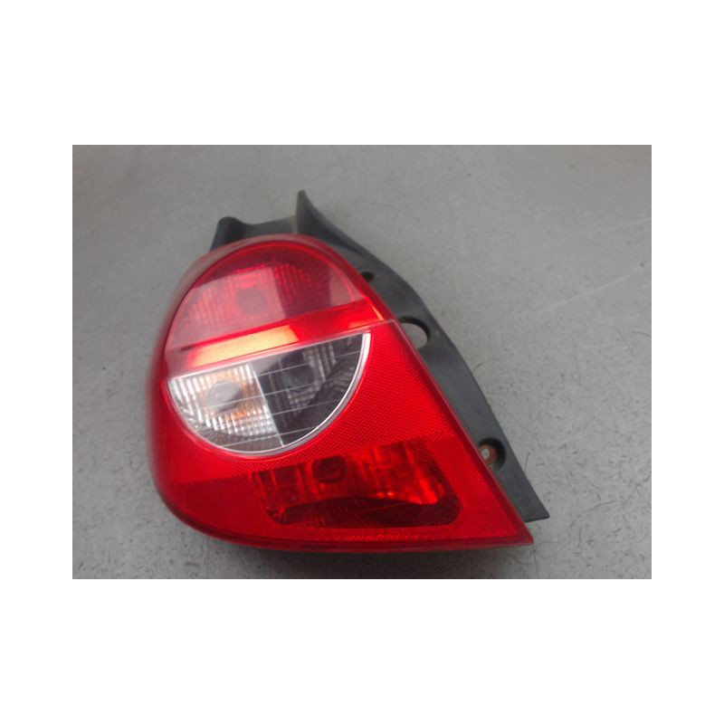 FEU ARRIERE GAUCHE  RENAULT CLIO