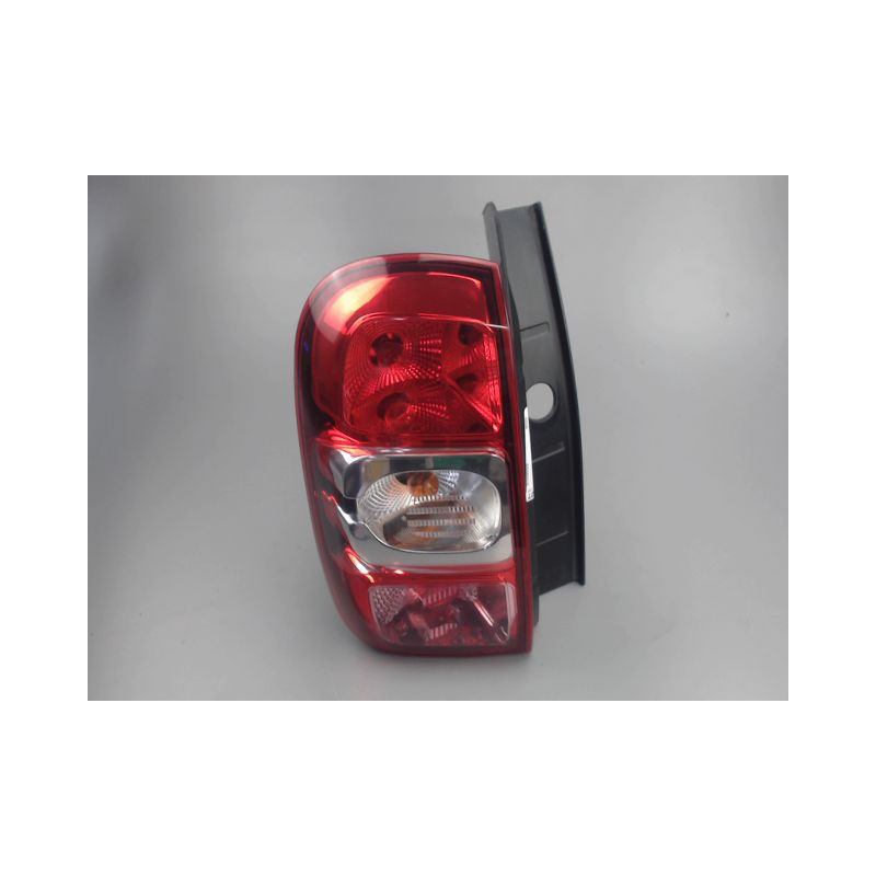 FEU ARRIERE GAUCHE  DACIA DUSTER