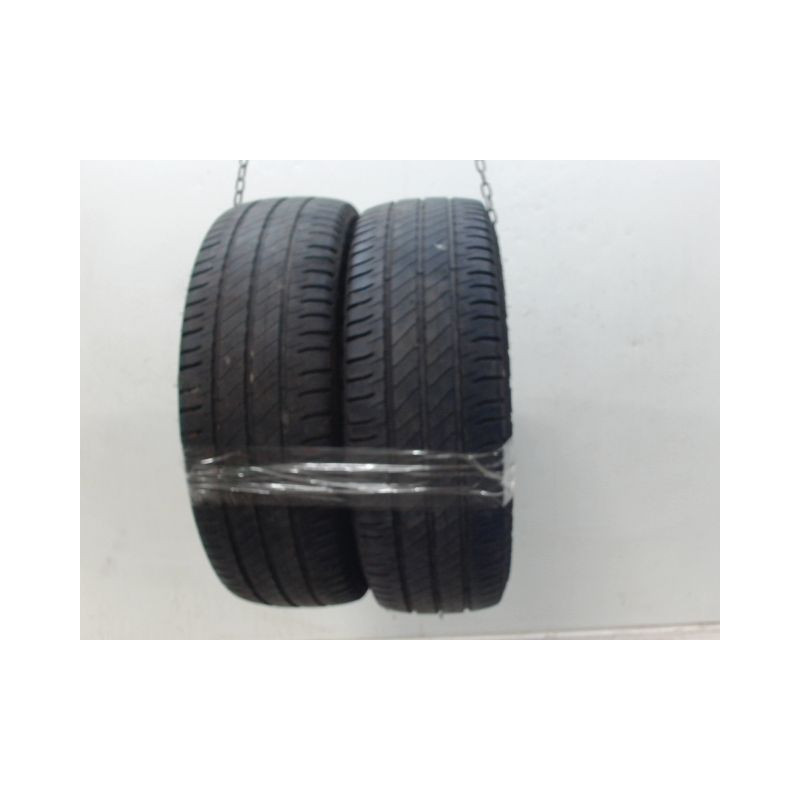 Paire de pneus MICHELIN AGILIS 3 215 70 15 109 S