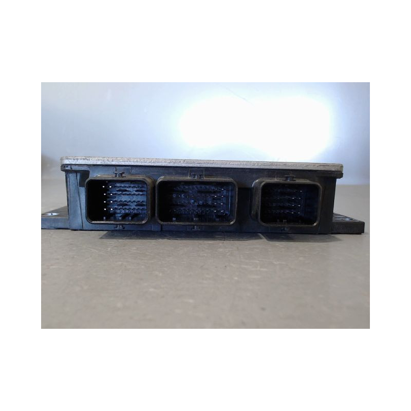 CALCULATEUR MOTEUR RENAULT CLIO