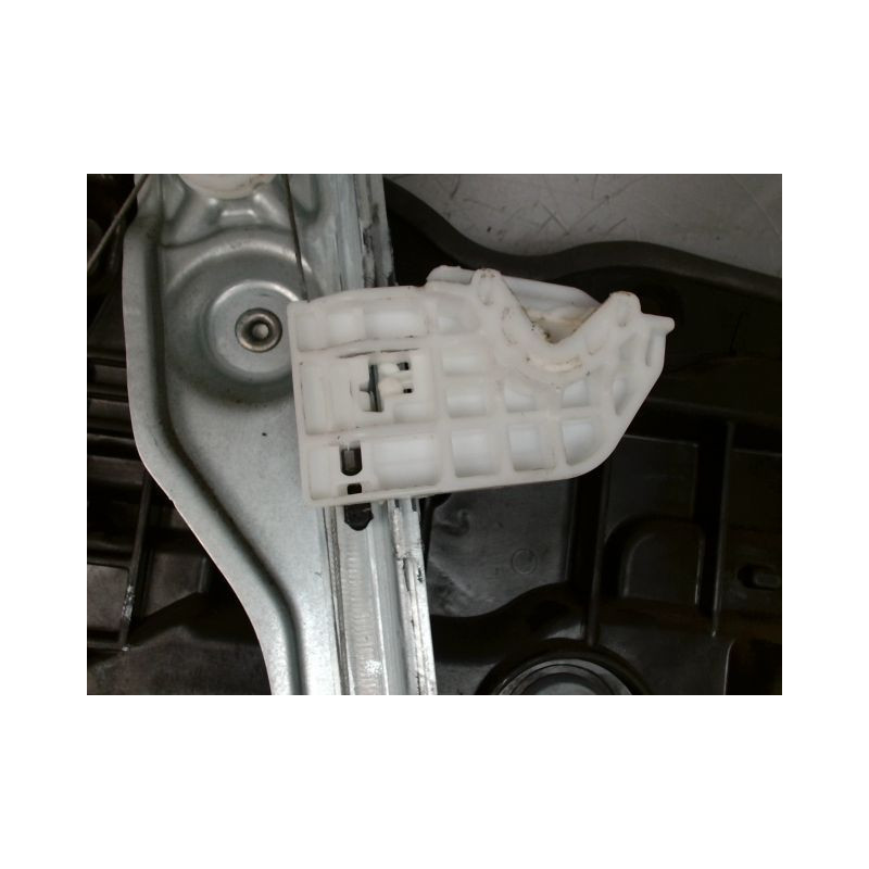 MECANISME+MOTEUR LEVE-GLACE AVANT DROIT KIA CEE-D