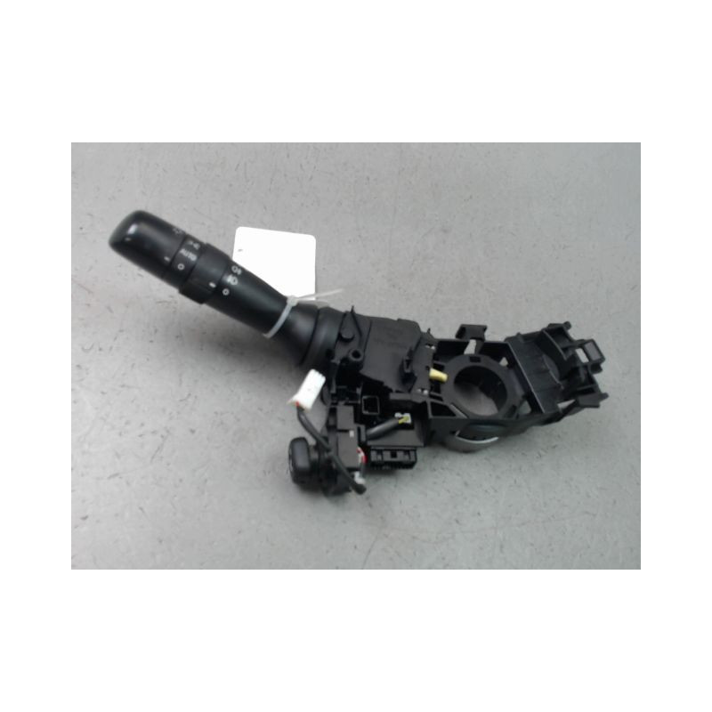 COMMANDE ECLAIRAGE TOYOTA AVENSIS BREAK 2006-