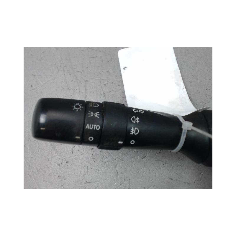 COMMANDE ECLAIRAGE TOYOTA AVENSIS BREAK 2006-