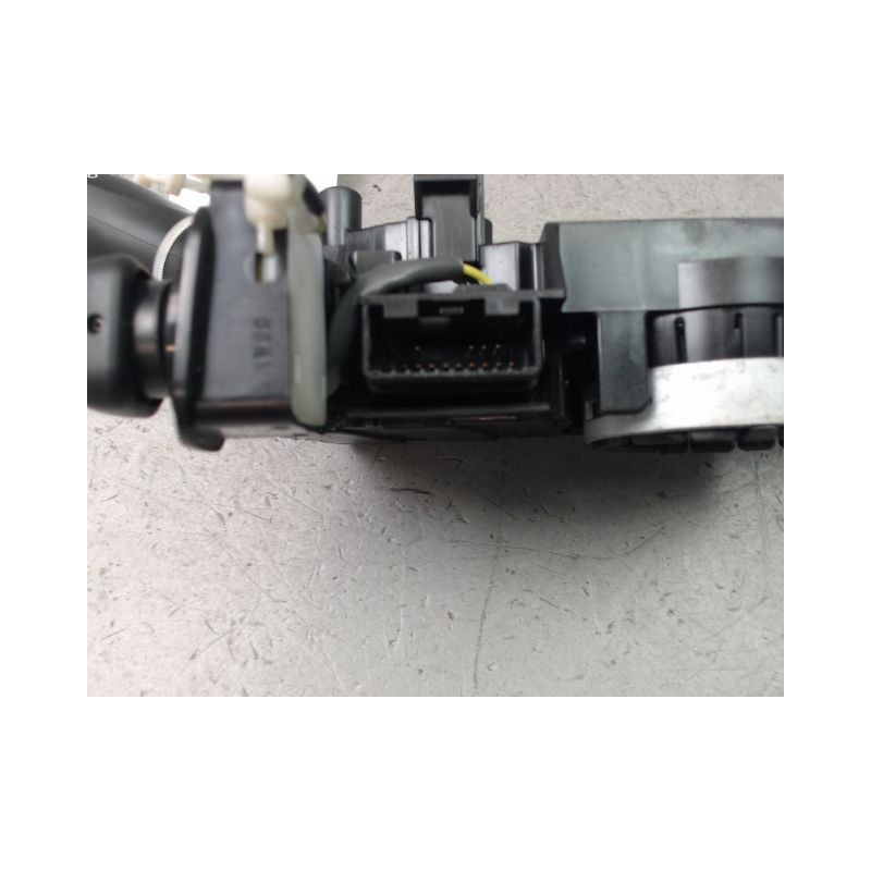 COMMANDE ECLAIRAGE TOYOTA AVENSIS BREAK 2006-