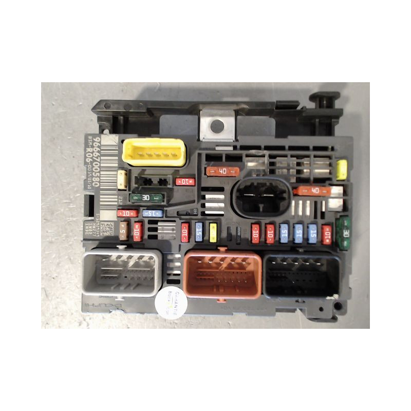 BOITE A FUSIBLES CITROEN C8