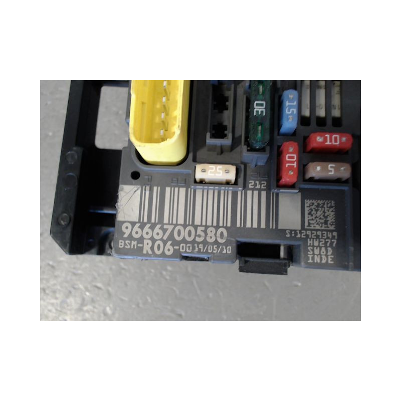 BOITE A FUSIBLES CITROEN C8