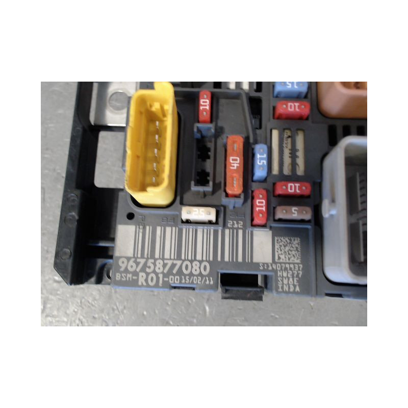 BOITE A FUSIBLES CITROEN C4