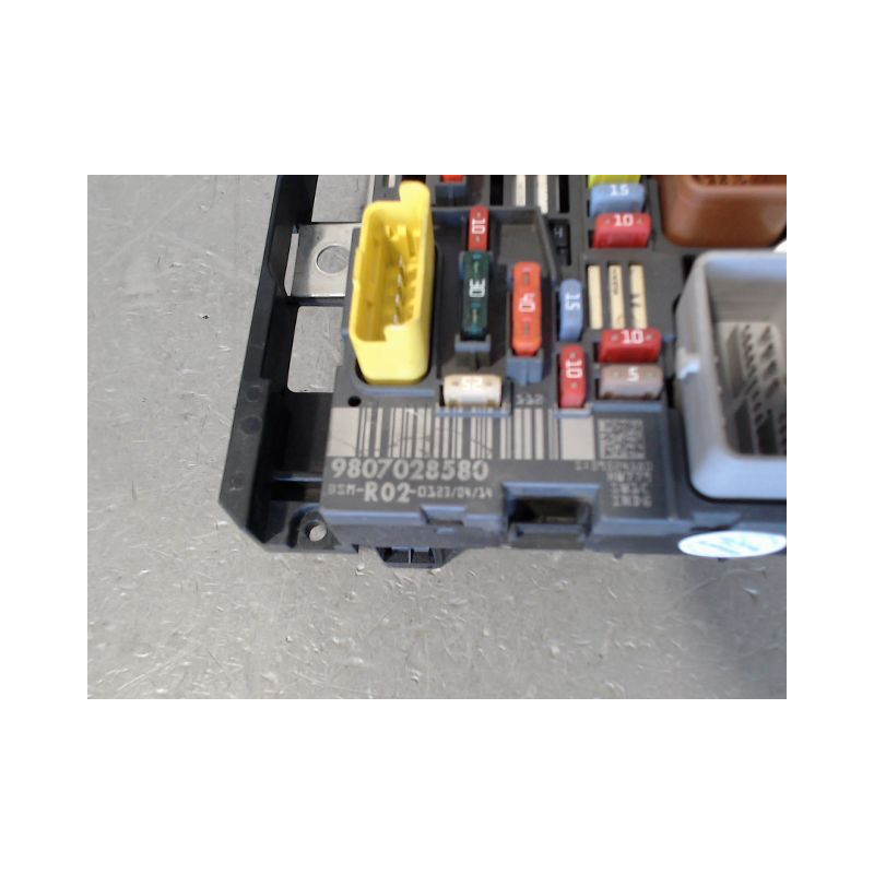 BOITE A FUSIBLES PEUGEOT 5008