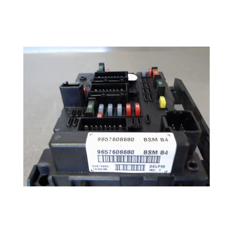 BOITE A FUSIBLES PEUGEOT 206