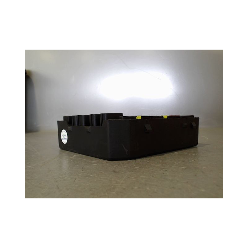 BOITE A FUSIBLES RENAULT MEGANE