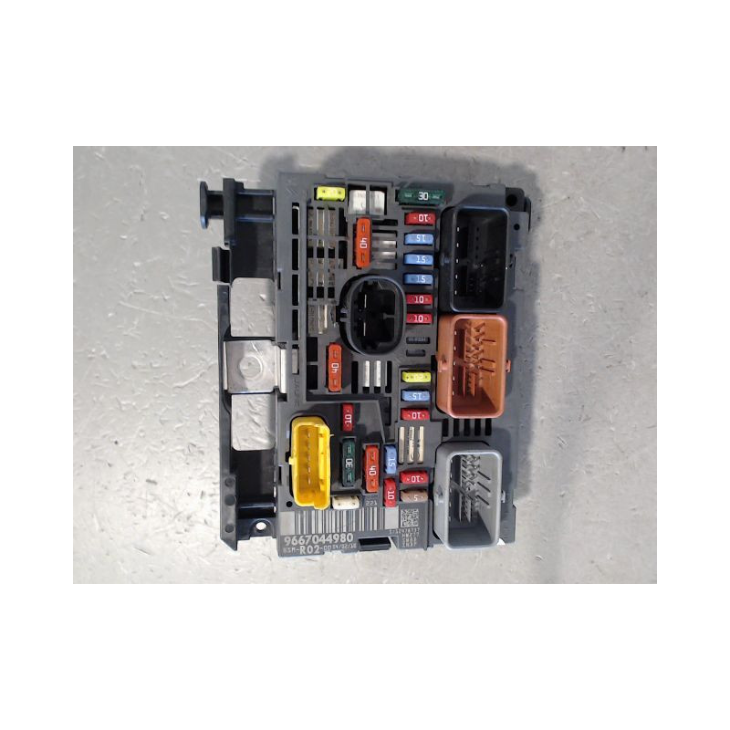 BOITE A FUSIBLES PEUGEOT 5008 2009-