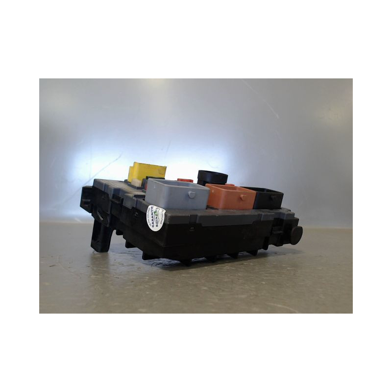BOITE A FUSIBLES PEUGEOT 5008 2009-