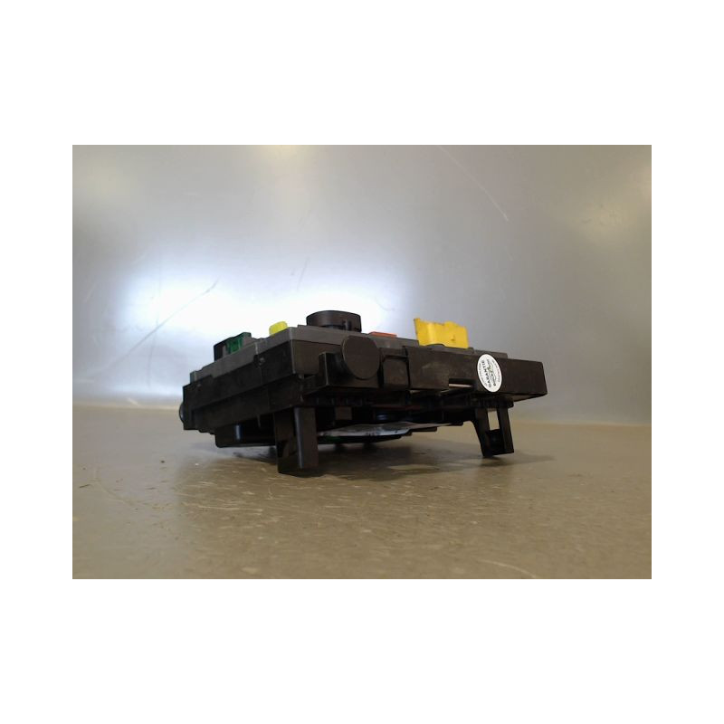 BOITE A FUSIBLES PEUGEOT 5008 2009-