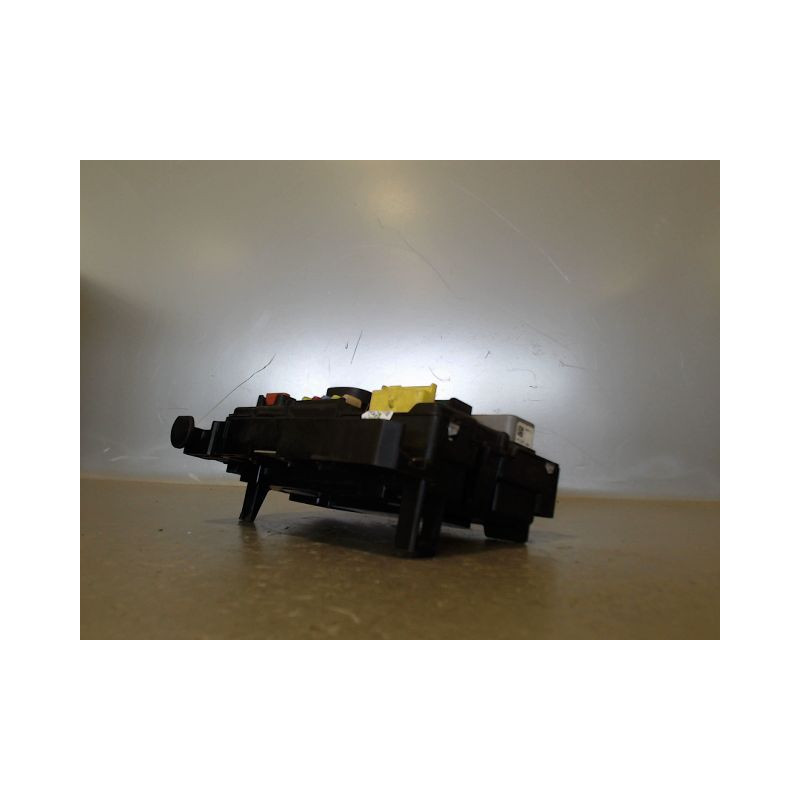 BOITE A FUSIBLES PEUGEOT 207 5P