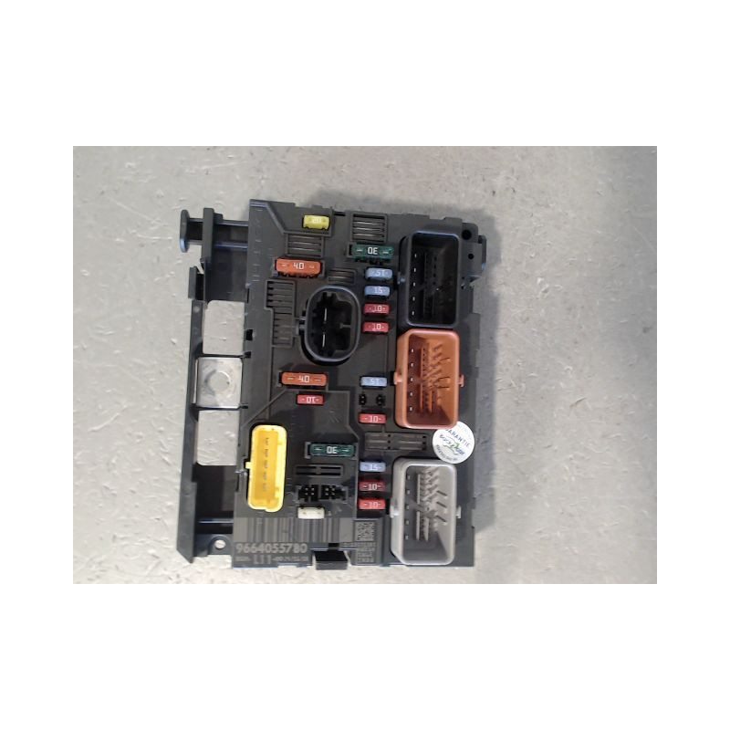 BOITE A FUSIBLES PEUGEOT 207 5P