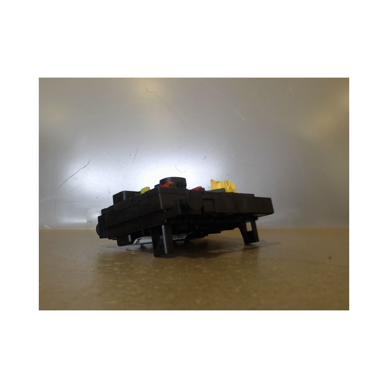 BOITE A FUSIBLES PEUGEOT 207 5P