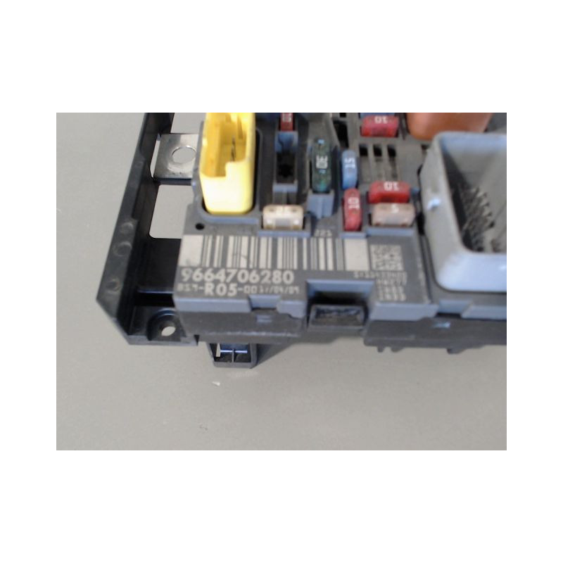 BOITE A FUSIBLES PEUGEOT 308 2007-