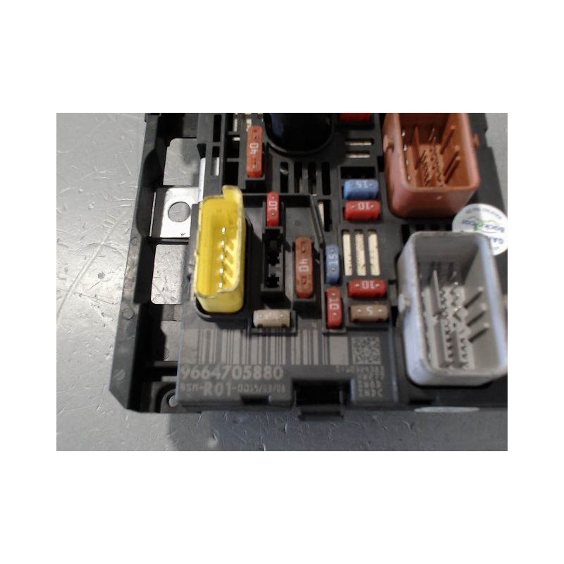 BOITE A FUSIBLES CITROEN C4