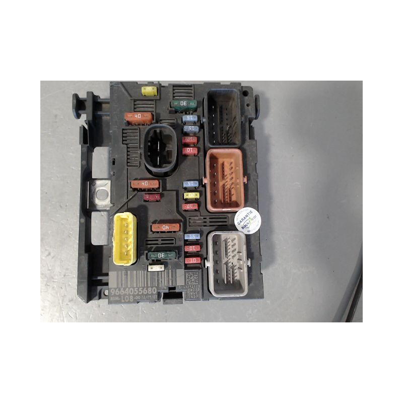 BOITE A FUSIBLES CITROEN C4