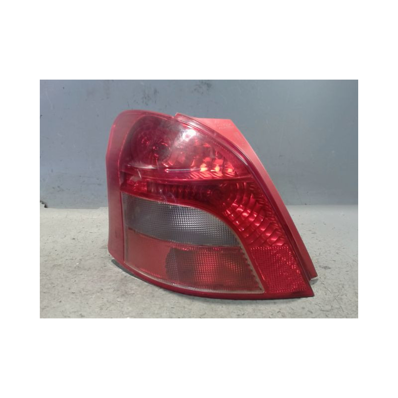 FEU ARRIERE GAUCHE  TOYOTA YARIS 2005-