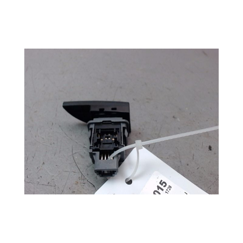 BOUTON DE WARNING TOYOTA VERSO-S