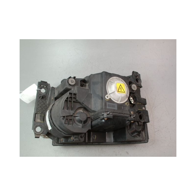 PHARE DROIT LAND ROVER DISCOVERY 2004-