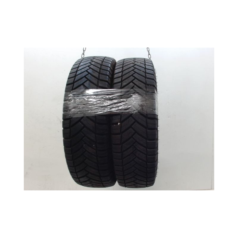 Paire de pneus MICHELIN AGILIS CROSSCLIMATE 215 75 16 113 R