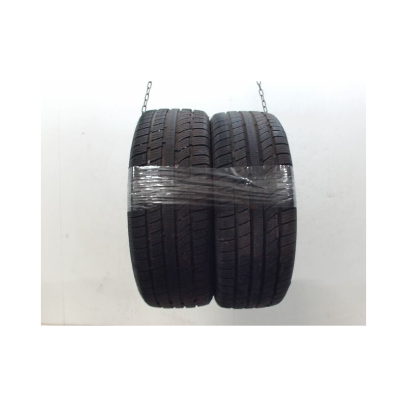 Paire de pneus OVATION VI-782 AS 215 55 17 98 V