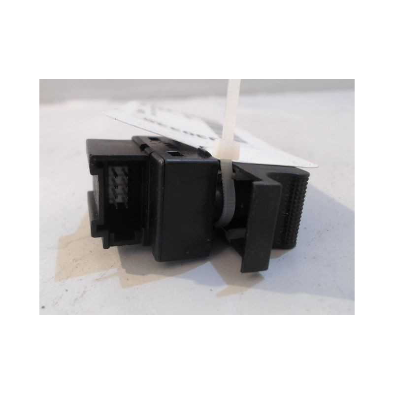 COMMANDE LEVE-GLACE PORTE AVD AUDI A3 -2000