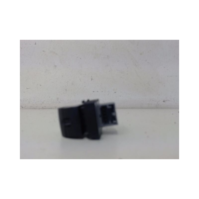 COMMANDE LEVE-GLACE PORTE AVD AUDI A3