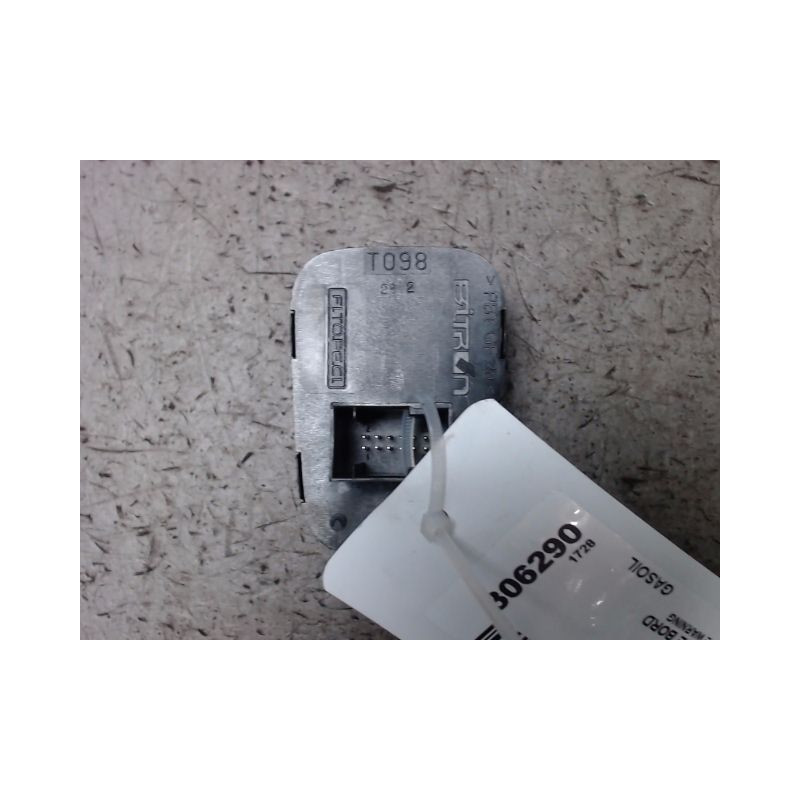 BOUTON DE WARNING CITROEN NEMO 2007-