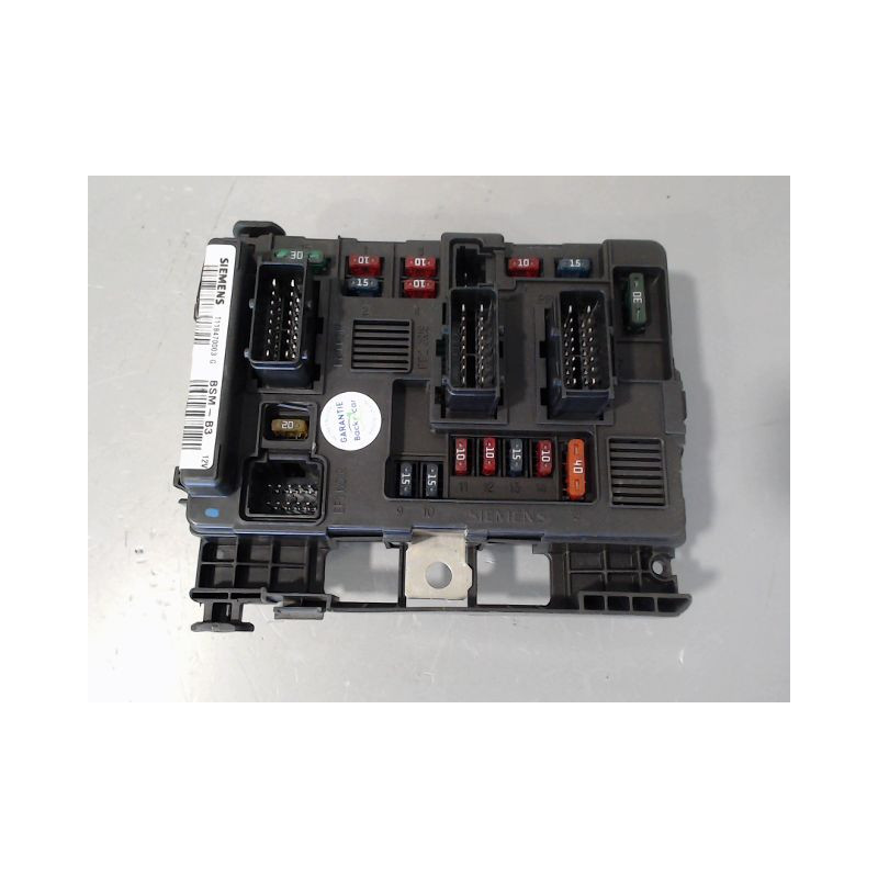 BOITE A FUSIBLES PEUGEOT 206 5P